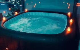 Luxury 9Ine Penthouse With Garden & Jacuzzi